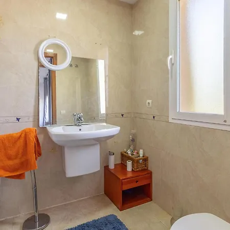 Awesome In With Private Swimming Pool, Be Inside Or Outside *