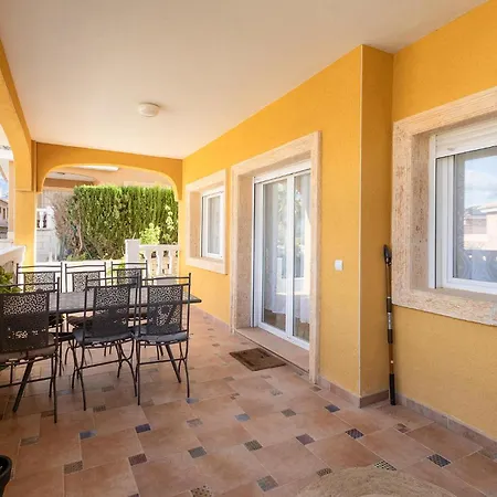Hébergement de vacances Awesome In With Private Swimming Pool, Be Inside Or Outside
